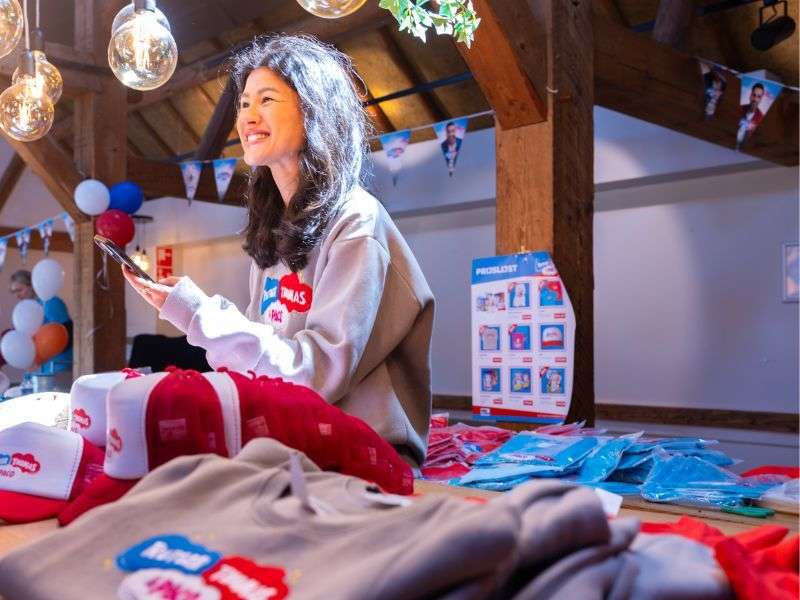 Shop de nieuwste merchandise 